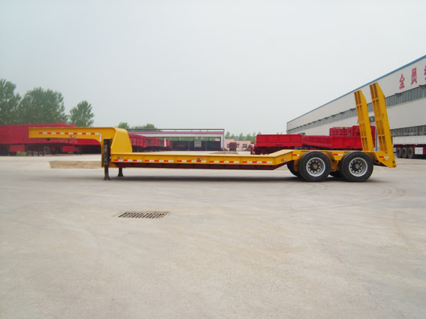 低平板半挂车